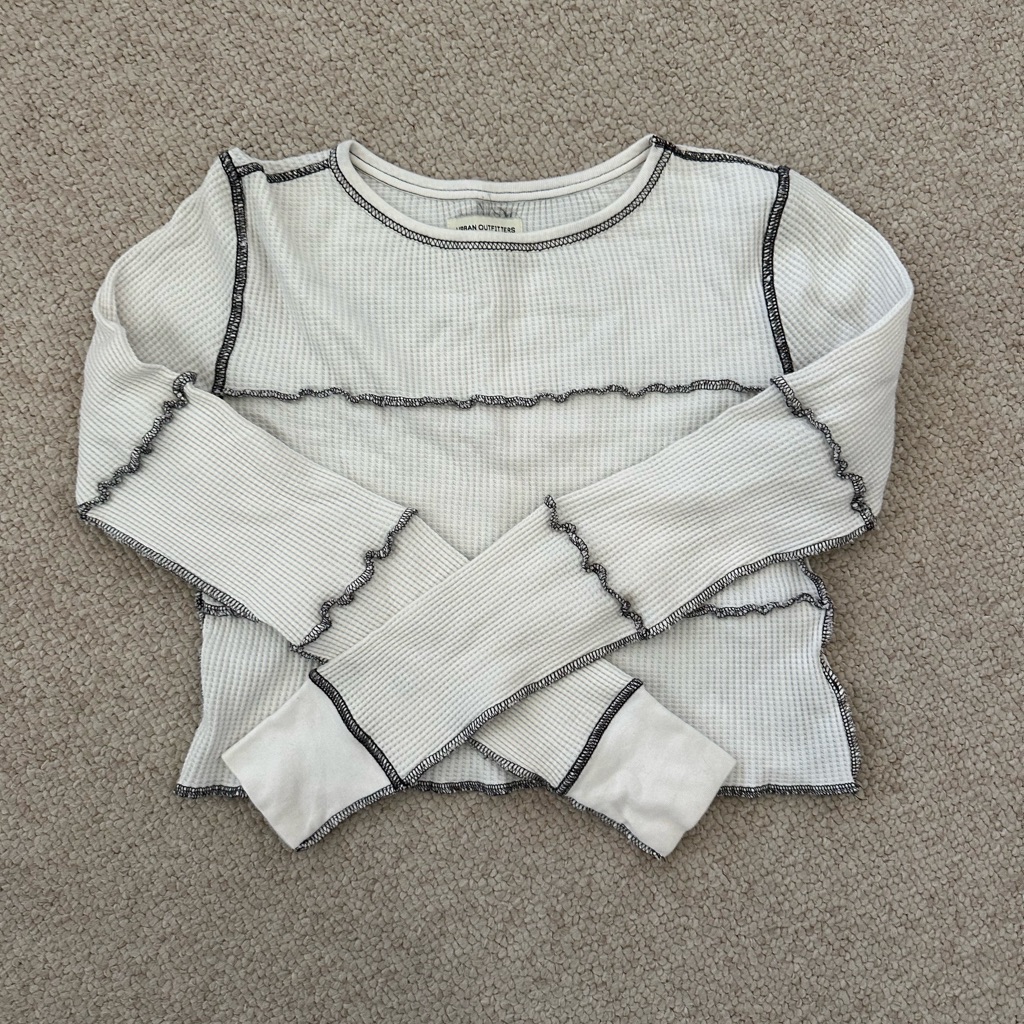 Uo Cropped Long Sleeve Top